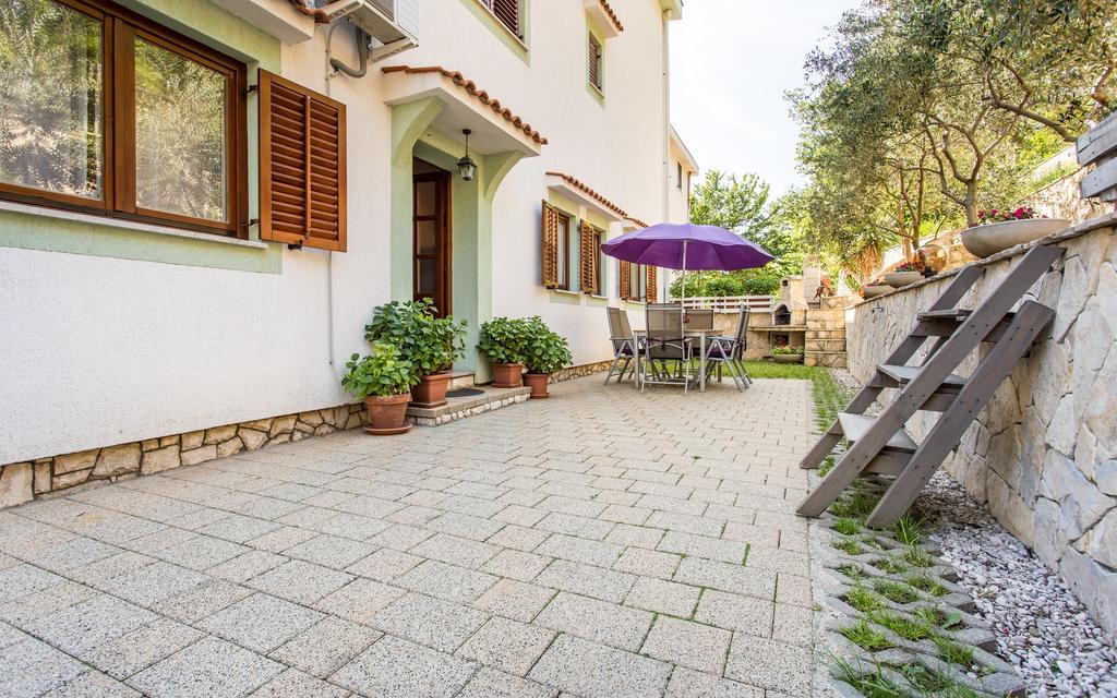 Apartments Frgacic Baška Exteriör bild