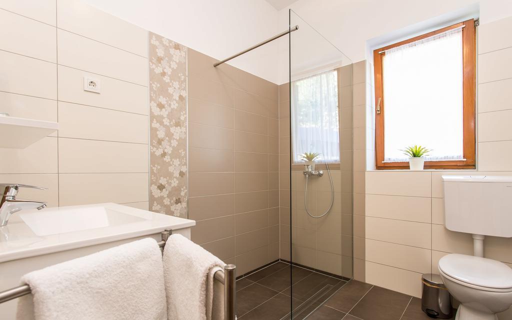 Apartments Frgacic Baška Exteriör bild